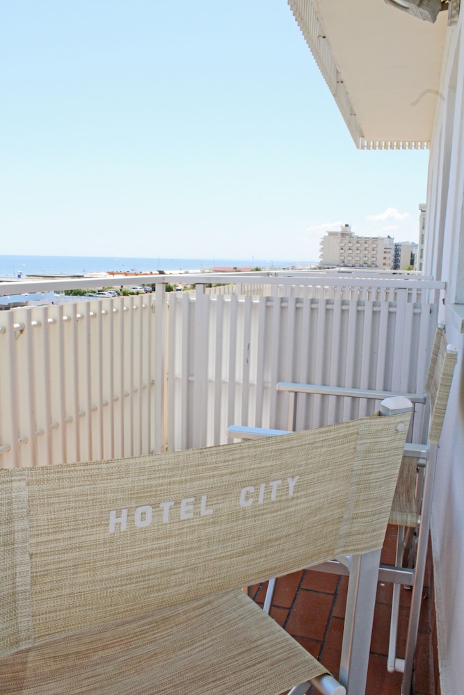 Hotel City Beach Resort 11/53