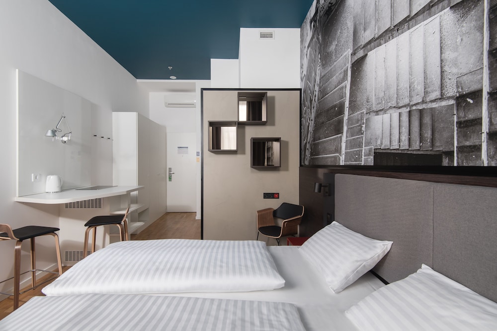 SUPERIOR, DOUBLE BED