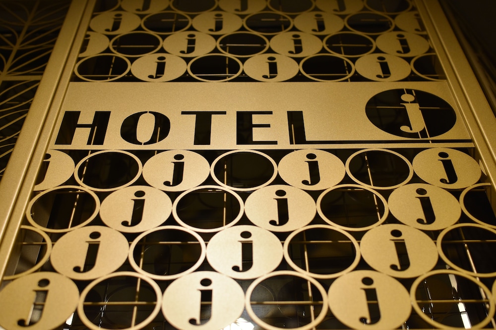 Hotel J 2/54