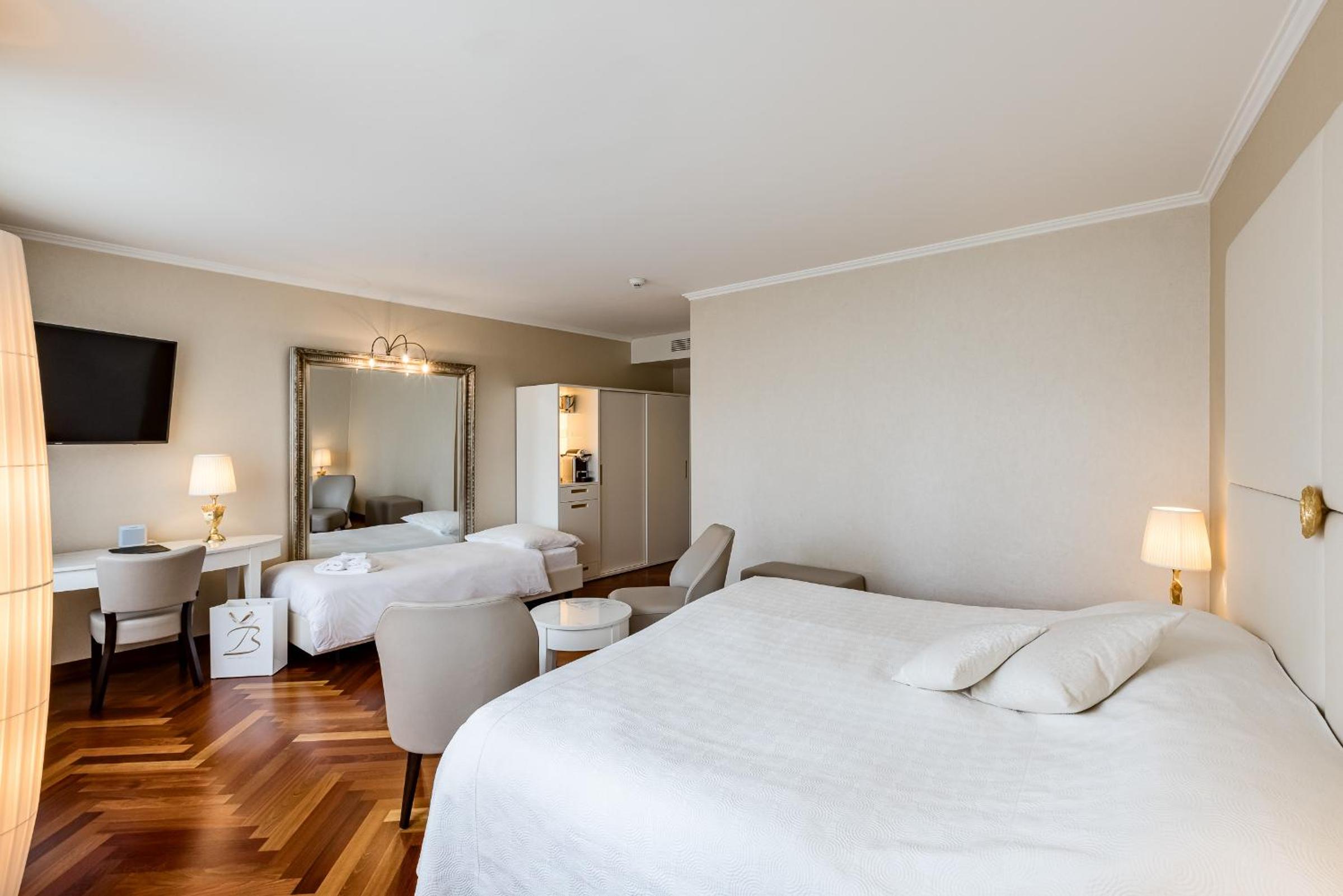غرفة ثلاثية بإطلالة على النهر، Hotel des Balances 2/8