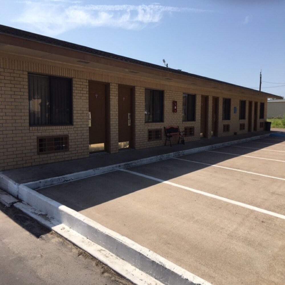 Executive Inn Hebbronville 37/43