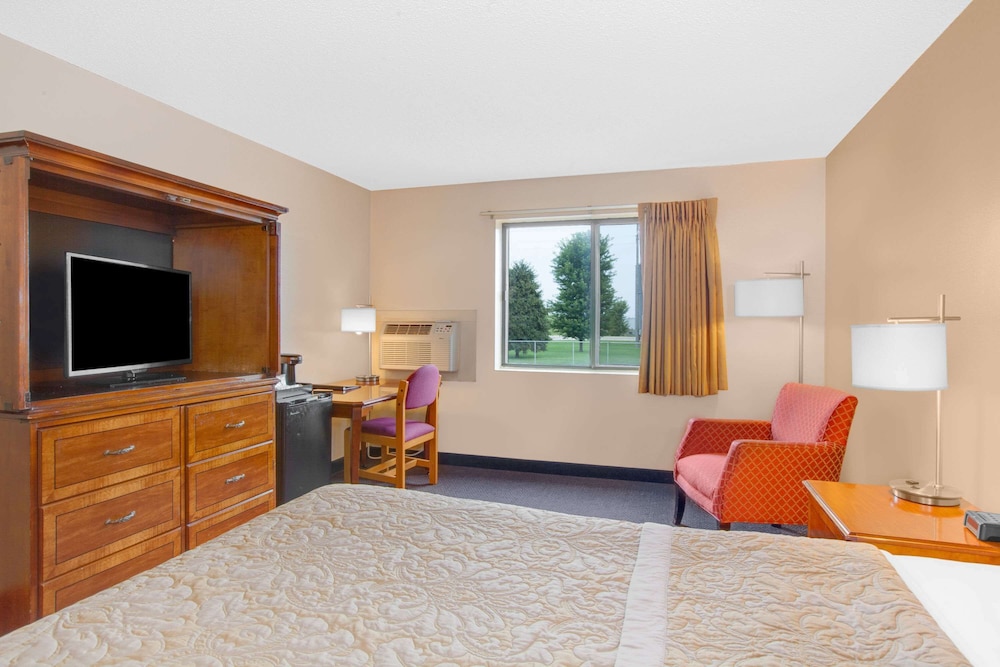 Super 8 by Wyndham Clear Lake 25/58