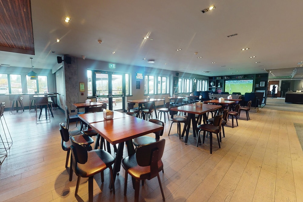 VILLAGE BIRMINGHAM WALSALL - HOTEL & LEISURE CLUB 38/58