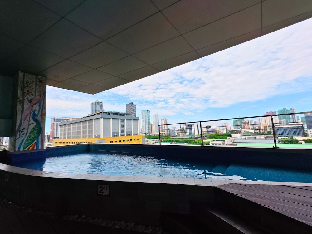 Pacific Skyloft Hotel 34/66
