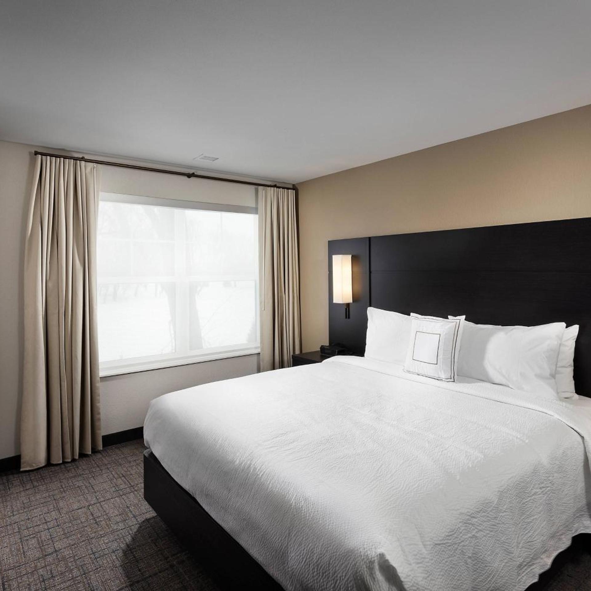 1 Bedroom, Suite, King Bed, Golf Course View, Sofa