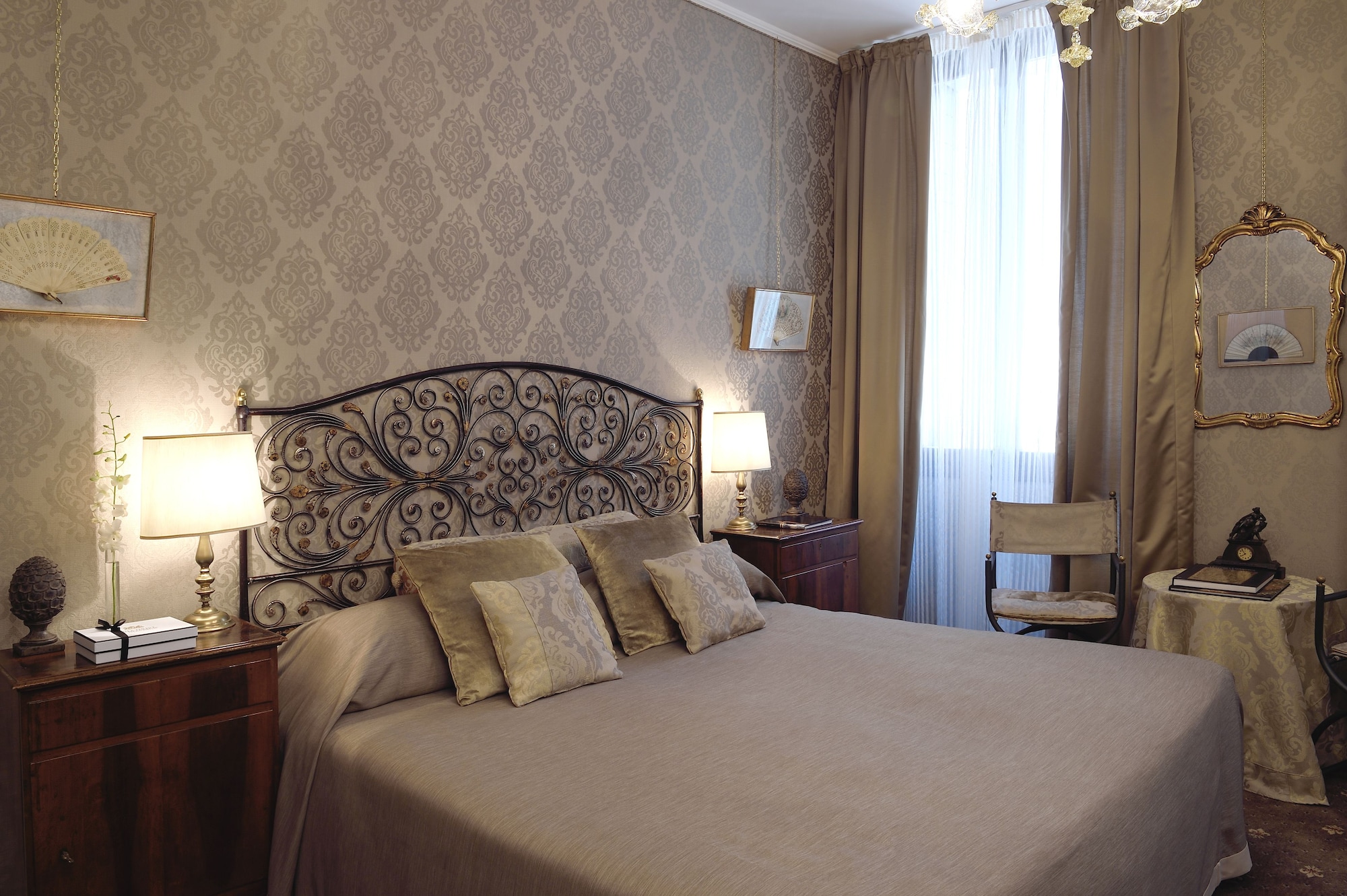 CLASSIC, DOUBLE OR TWIN BED