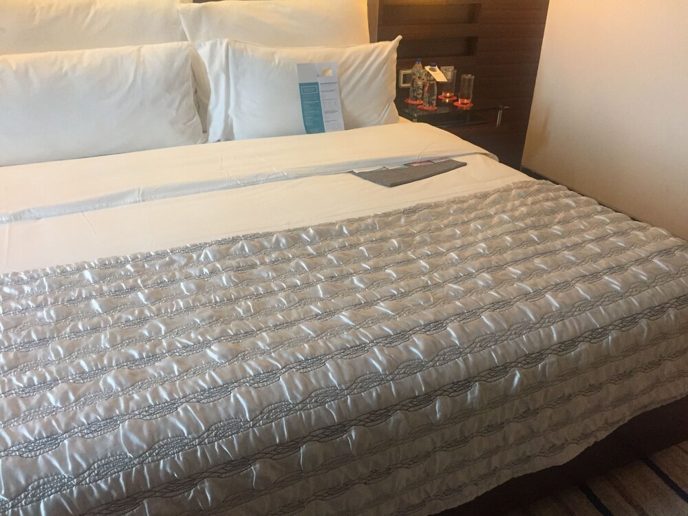LE MERIDIEN COIMBATORE 10/40