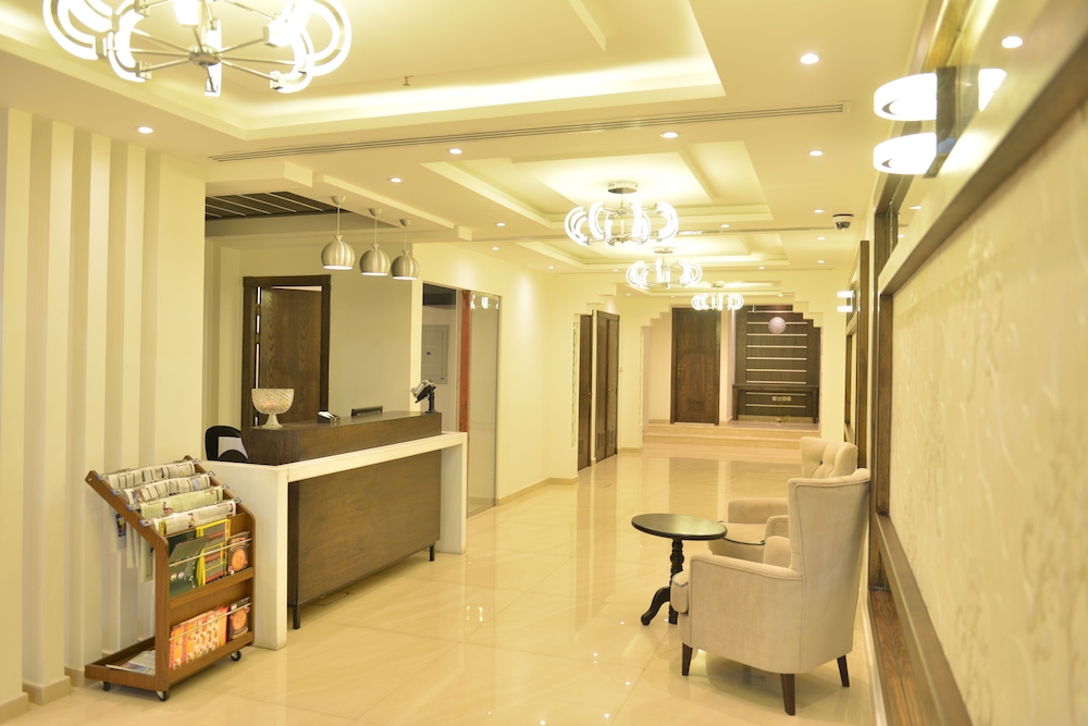 البرج الأول للشقق الفندقية(The First Tower Hotel Apartment) 8/29