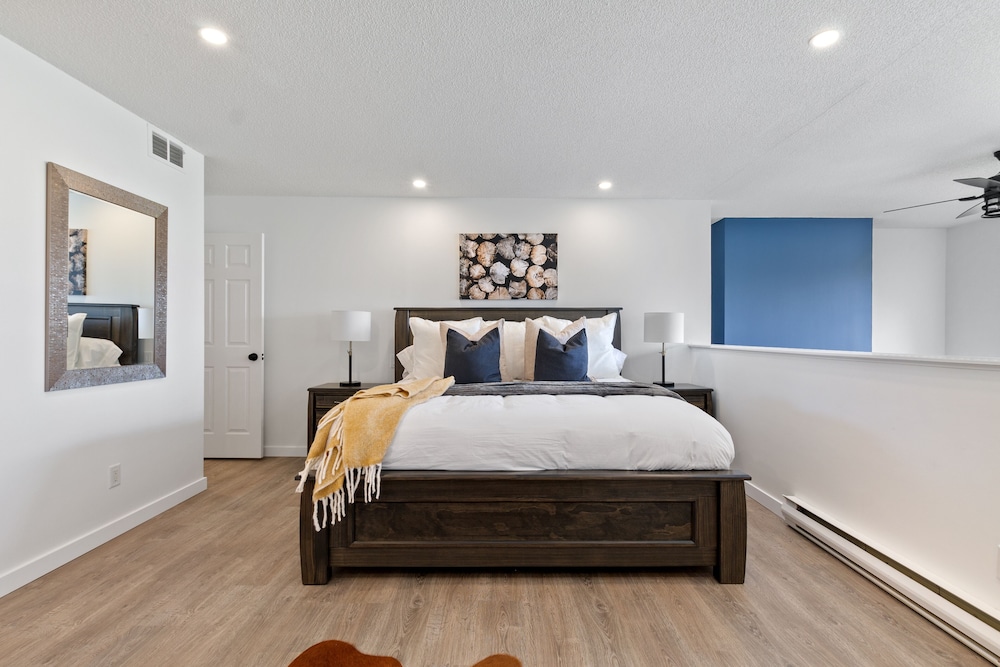 Green, King Bed, 2 Bunk Beds, Trundle Bed, Sofa