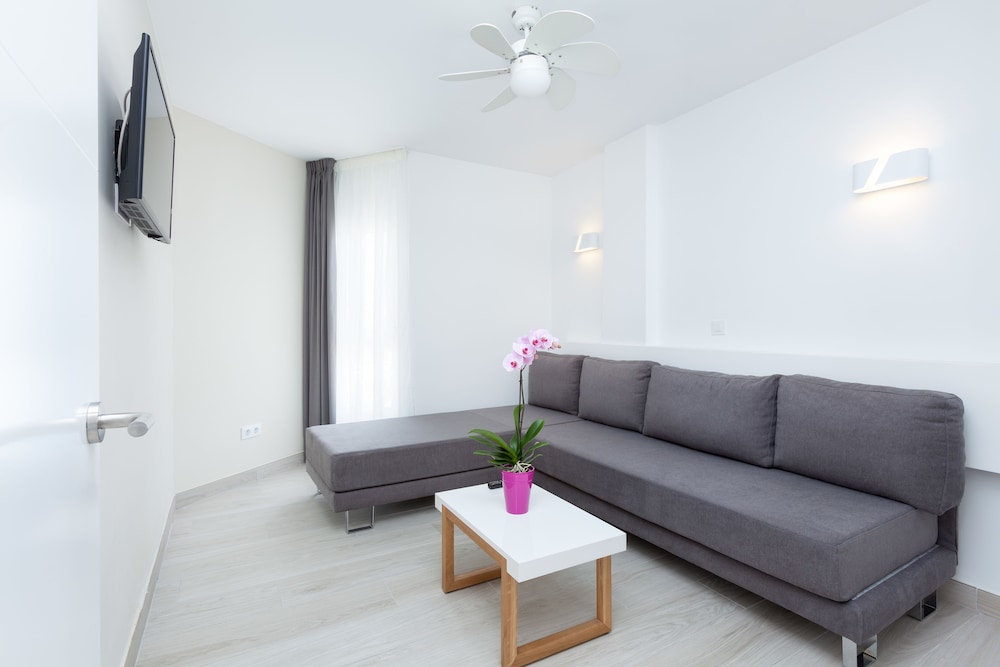 Playaolid Suites And Apartments 20/45