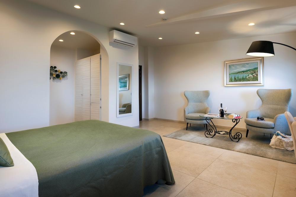 Mansarda, Junior Suite, Studio, Queen Bed, Sea View, Terrace، Hotel La Pensione Svizzera 9/10
