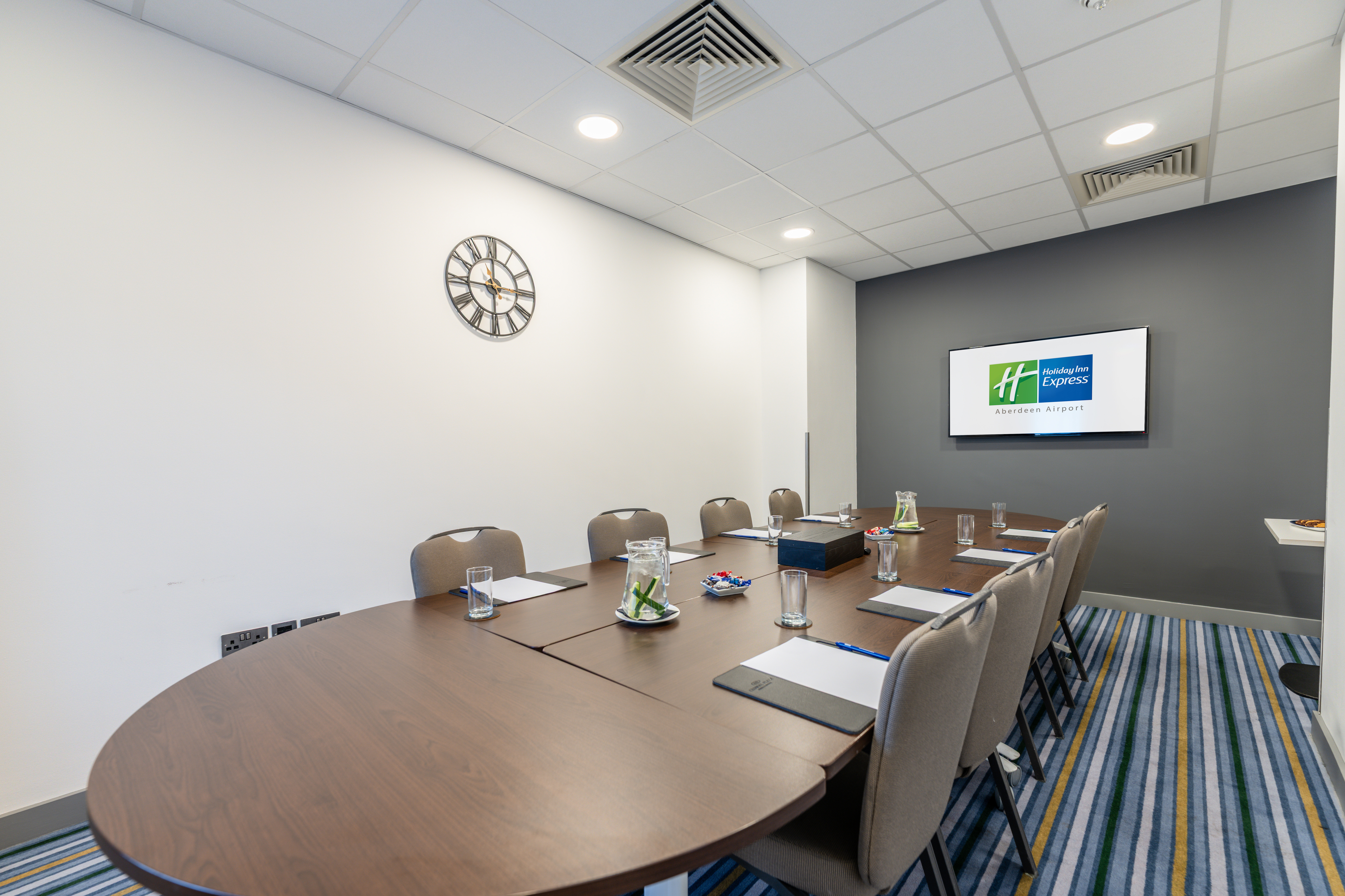 Holiday Inn Express Aberdeen Airport 59/72
