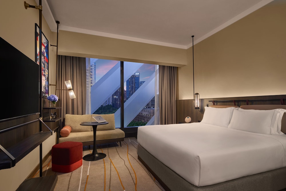 PREMIER, DELUXE, KING BED, ORCHARD PARAGON VIEW, HIGH FLOOR
