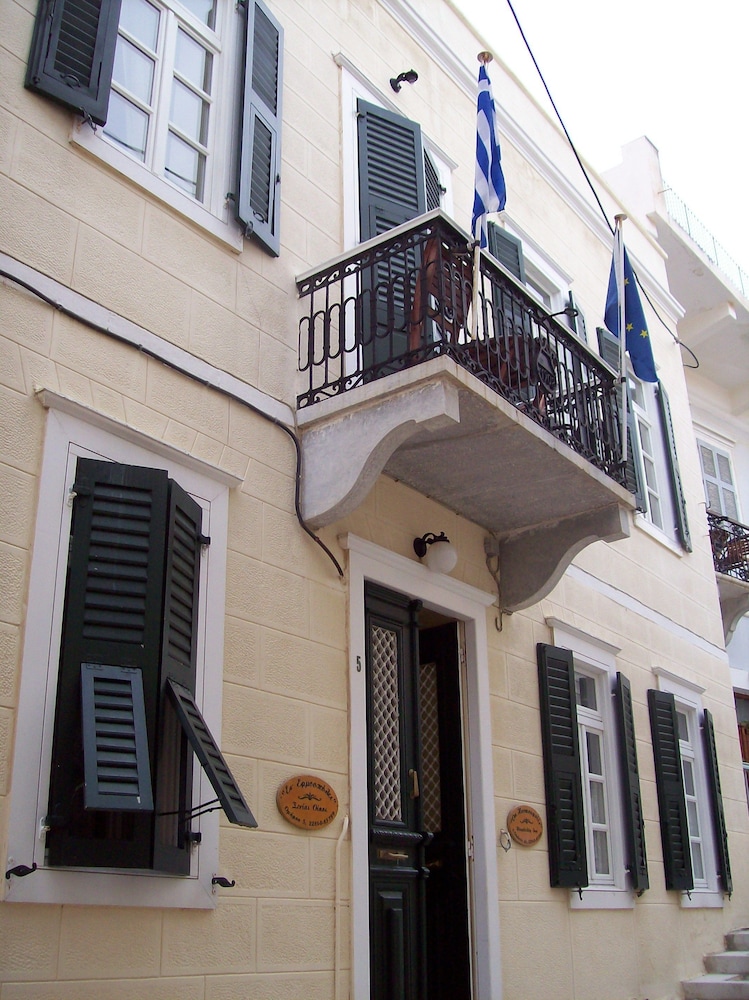 En Ermoupoli 3/50