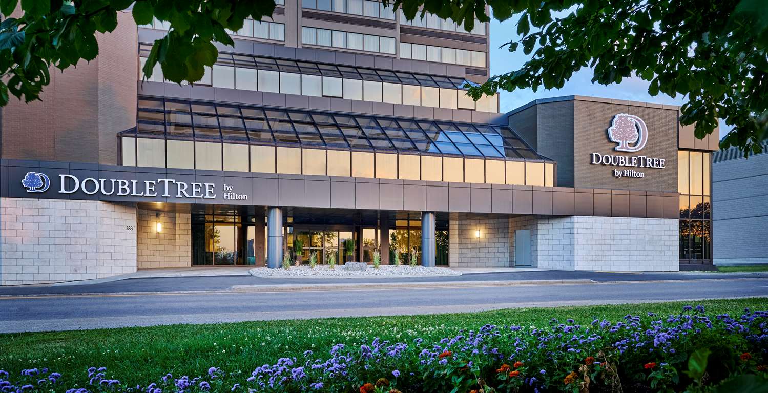 DoubleTree by Hilton Windsor Hotel & Suites 2/17
