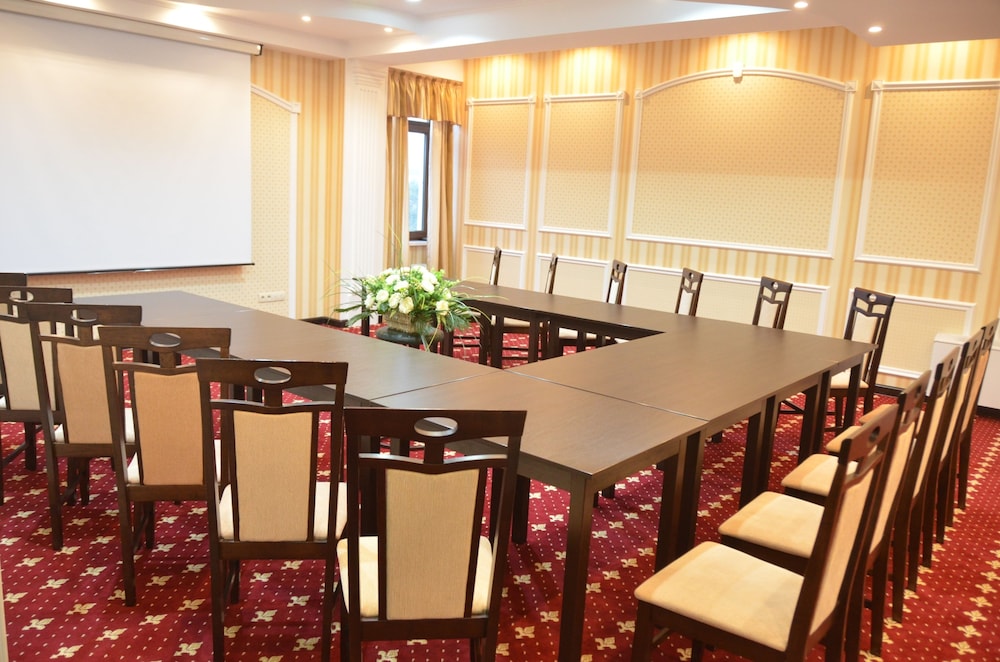 Regency Hotel 38/49
