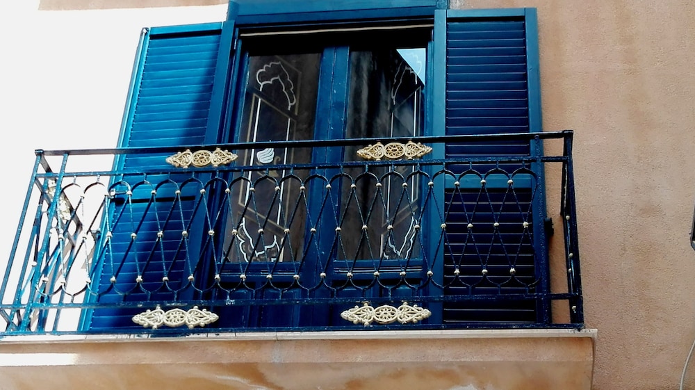 Mirabilia Arab House 14/28