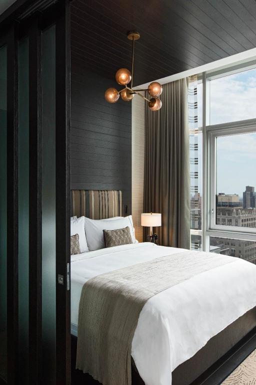 1 Bedroom, Empire, Executive, Suite, King Bed, Skyline View, Balcony, Corner