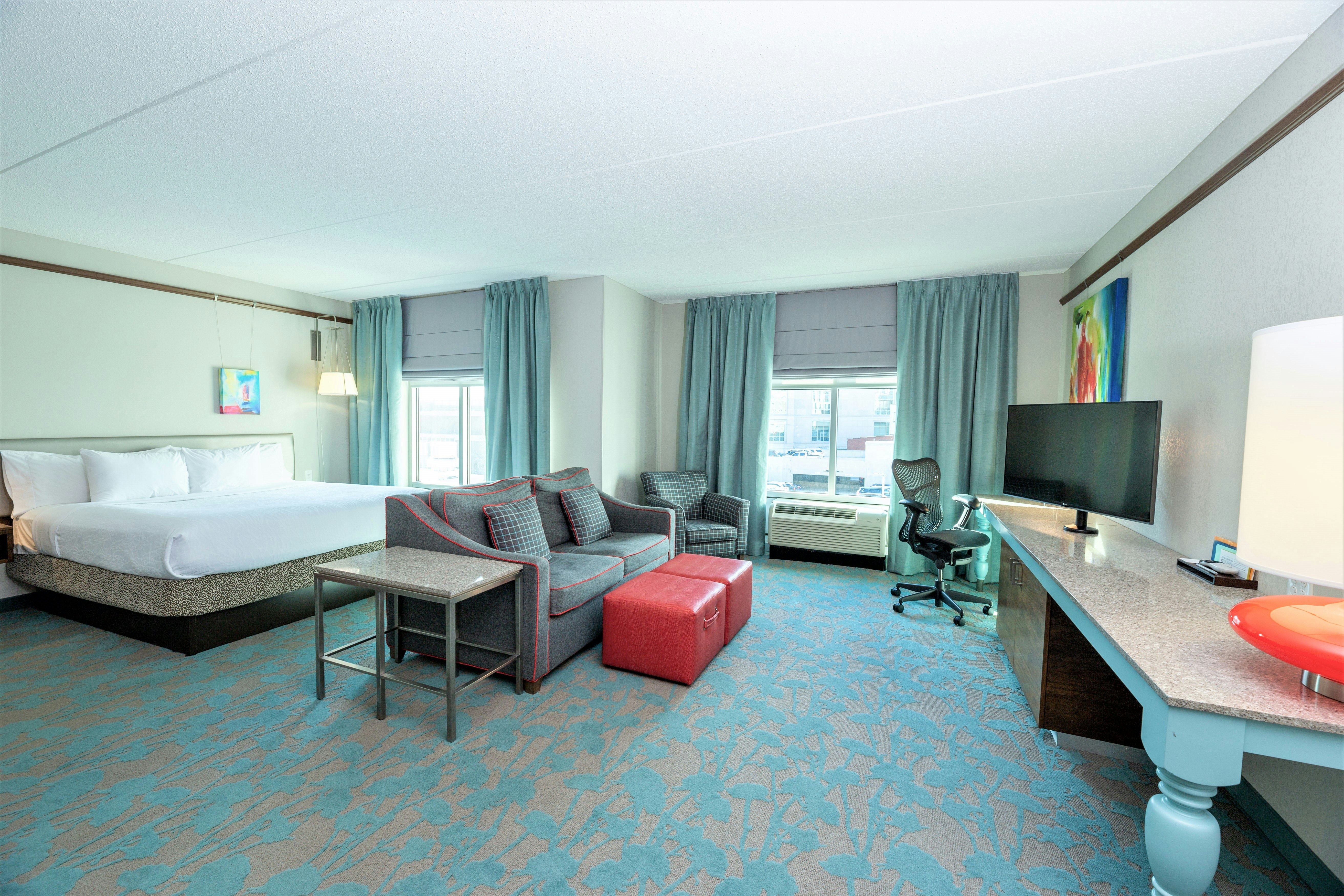 DELUXE, KING BED, ACCESSIBLE