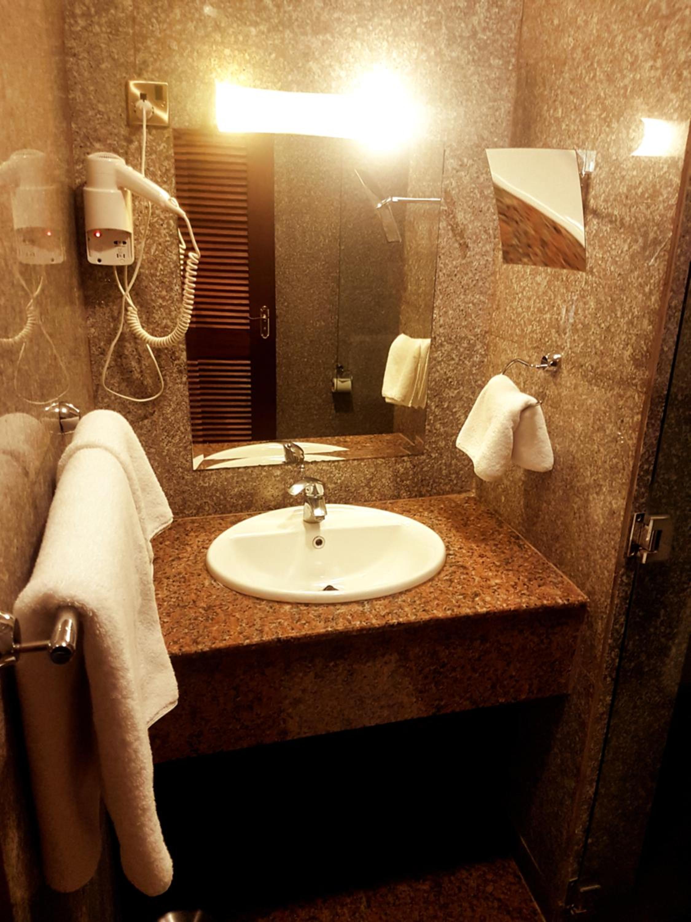 The Vic Hotel 44/50