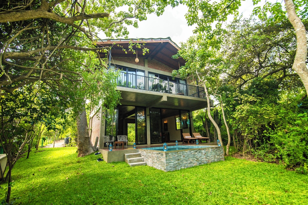 Flameback Eco Lodge 54/61