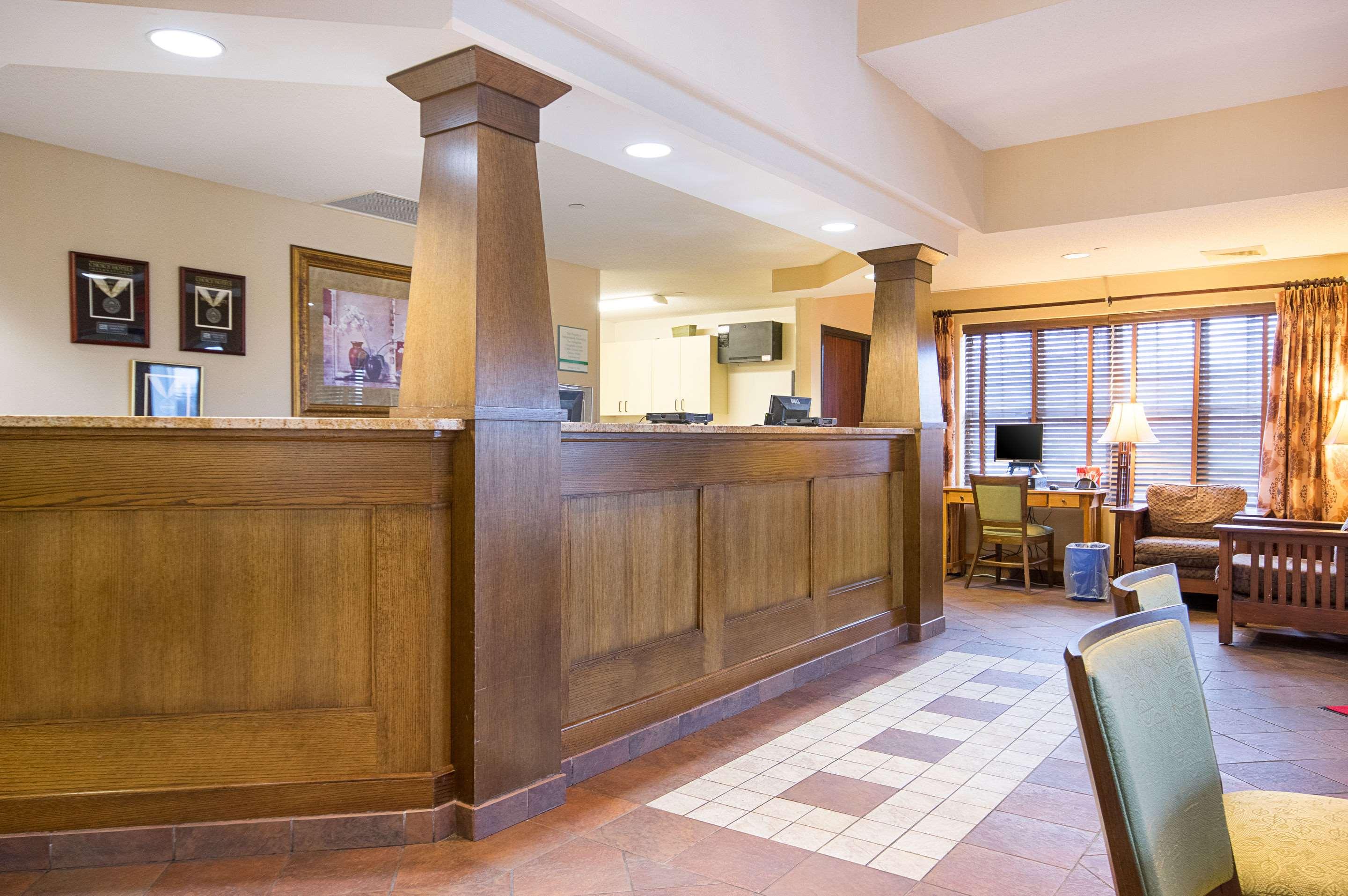 Econo Lodge 2/41