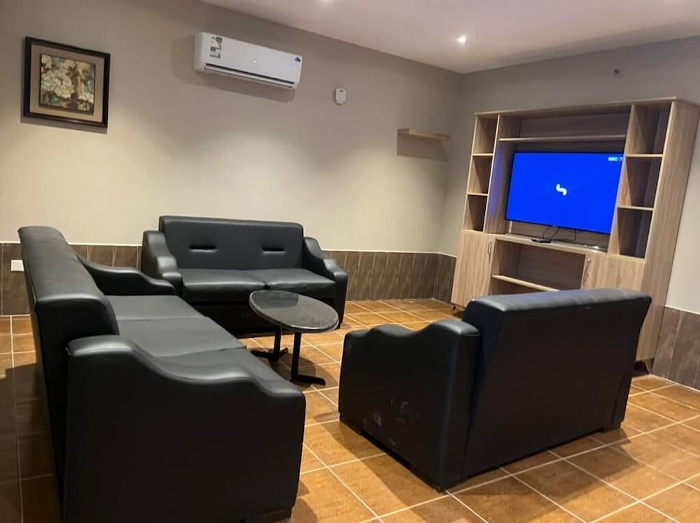 GOLDEN MARINA RESORT 32/50