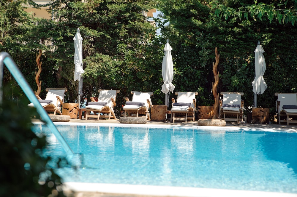Sea View Cityscape Hotel 66/71