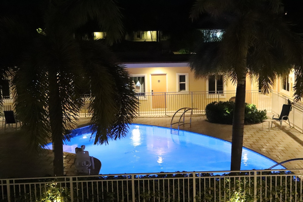 curtis inn and suites