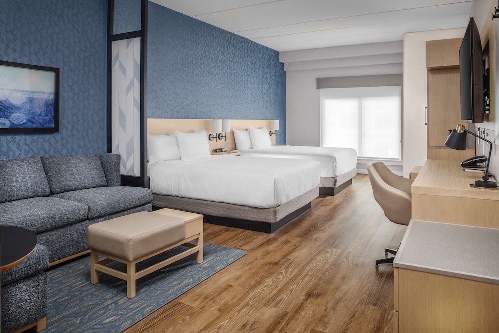 ROOM, 2 QUEEN BEDS, SOFA, BALCONY, ACCESSIBLE