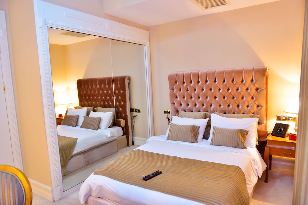 The Lake Palace Hotel Baku 4/50