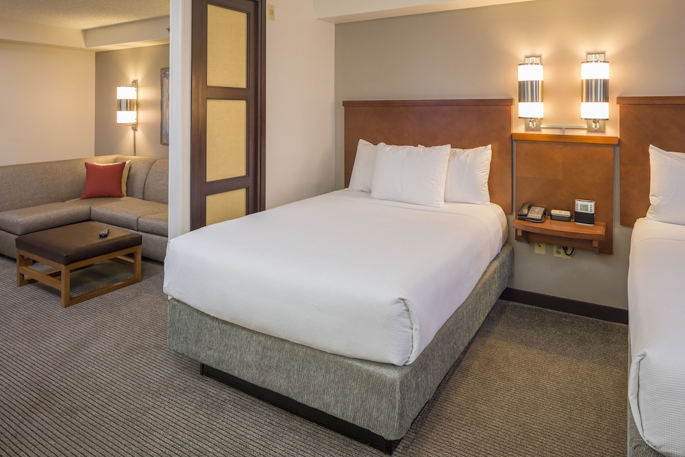 Hyatt Place Houston North 24/60