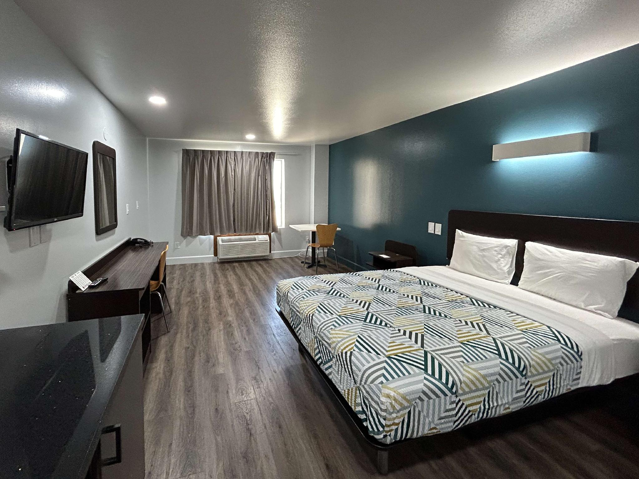 Studio6 Suites Hesperia, CA - West Main Street - I-15 9/33