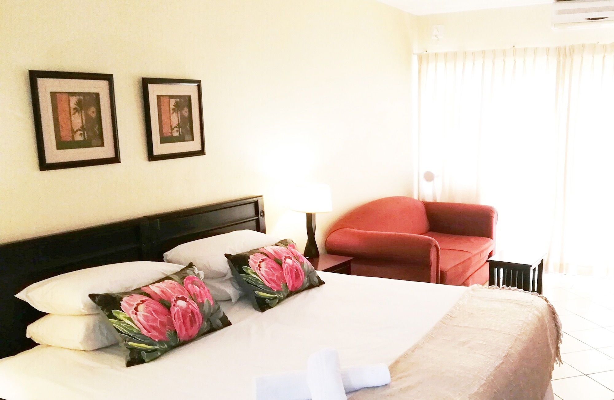 Standard, Double Bed, Sofa, Splendid Inn Port Edward Ex Premier Hotel Edwardian 6/10