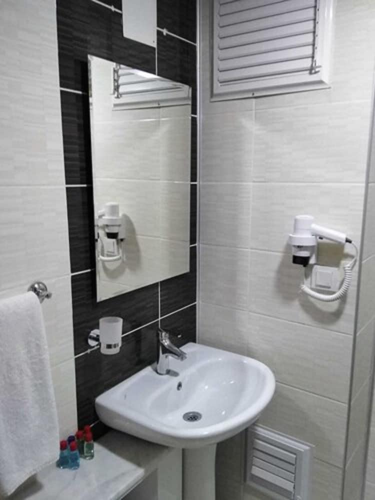 1 BEDROOM, STANDARD, SINGLE, BALCONY