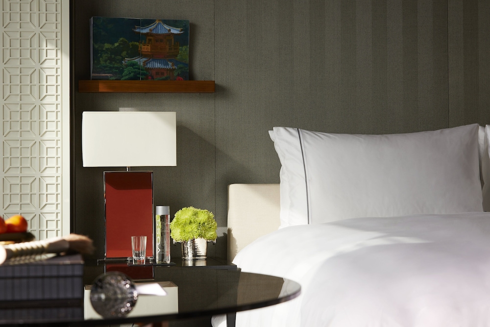 Rosewood Hong Kong 11/85