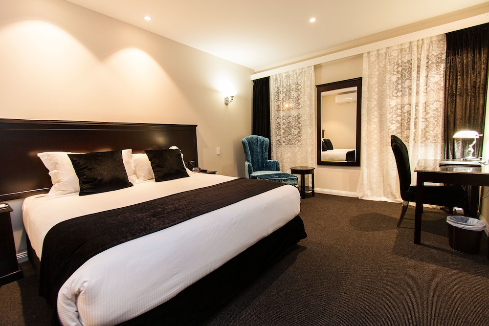 International Hotel Wagga Wagga 16/66