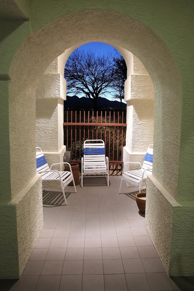 Gateway Studio Suites 16/54