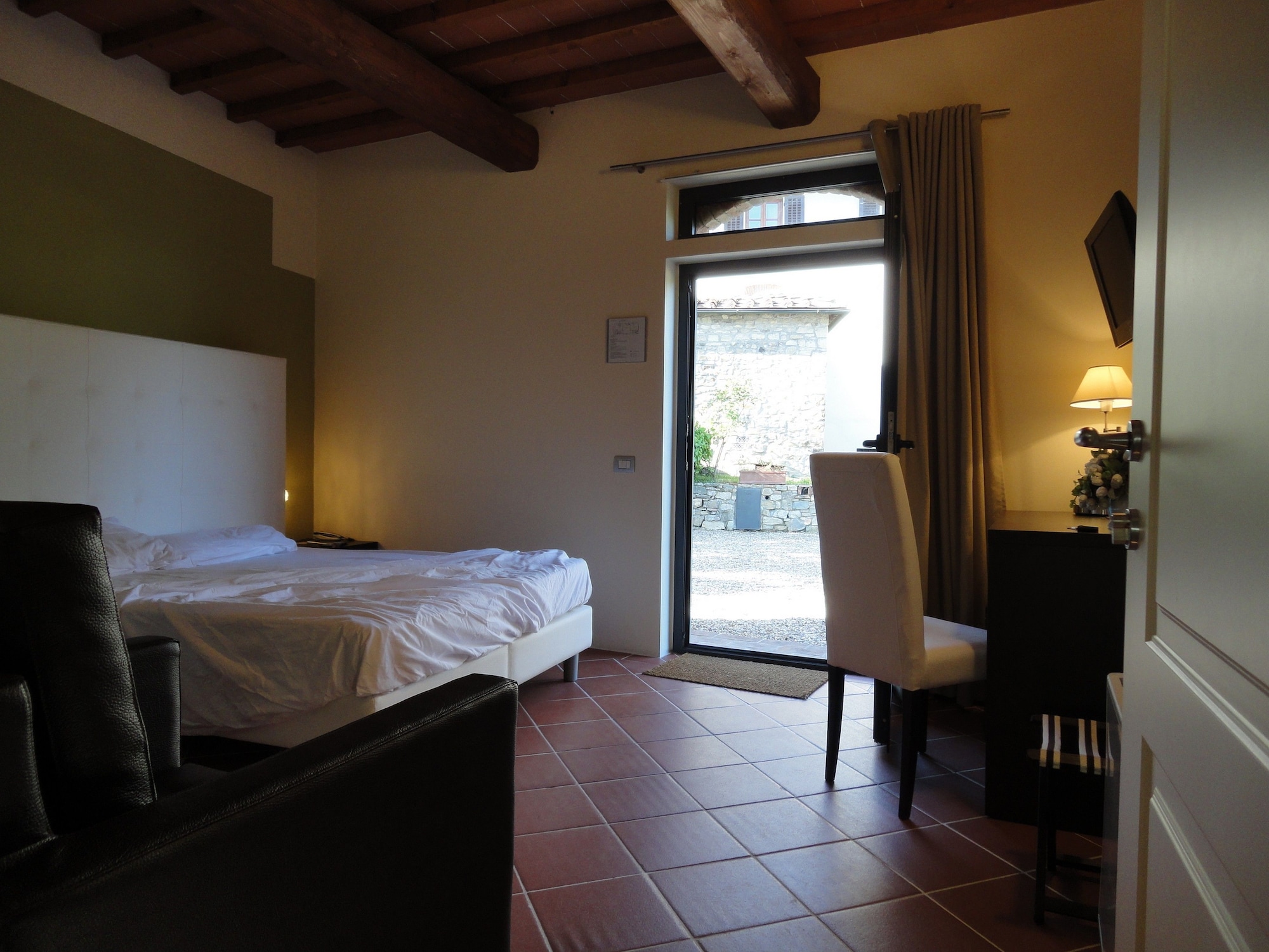 2 BEDROOMS, FAMILY SUITE, DOUBLE BED, SOFA