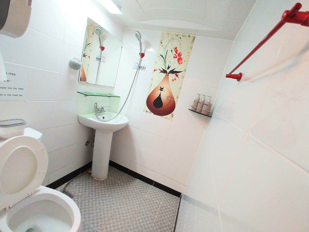 New Gwangju Guesthouse 21/21