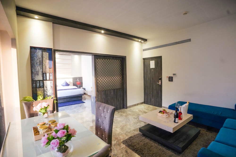Hotel Swarn Towers 25/50
