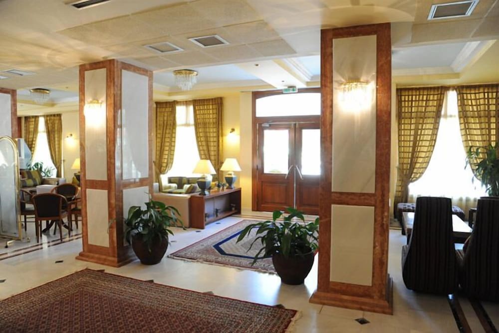 Rex Hotel 31/48