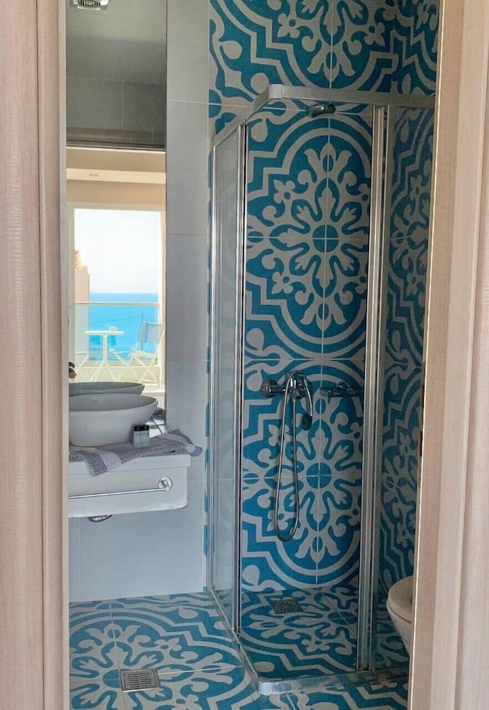 Saradari Beach Hotel 7/50