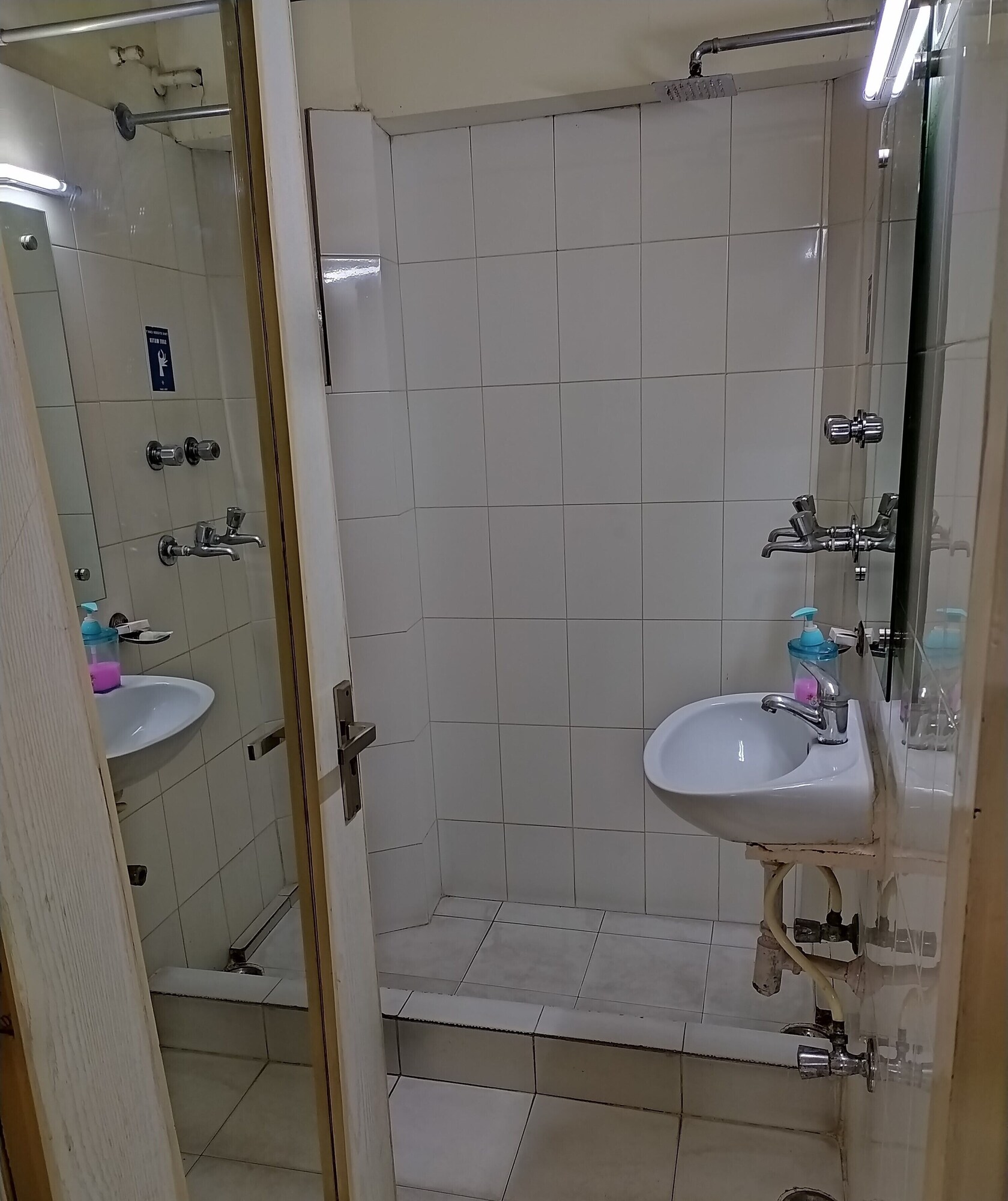 1 BEDROOM, STANDARD, TWIN BEDS