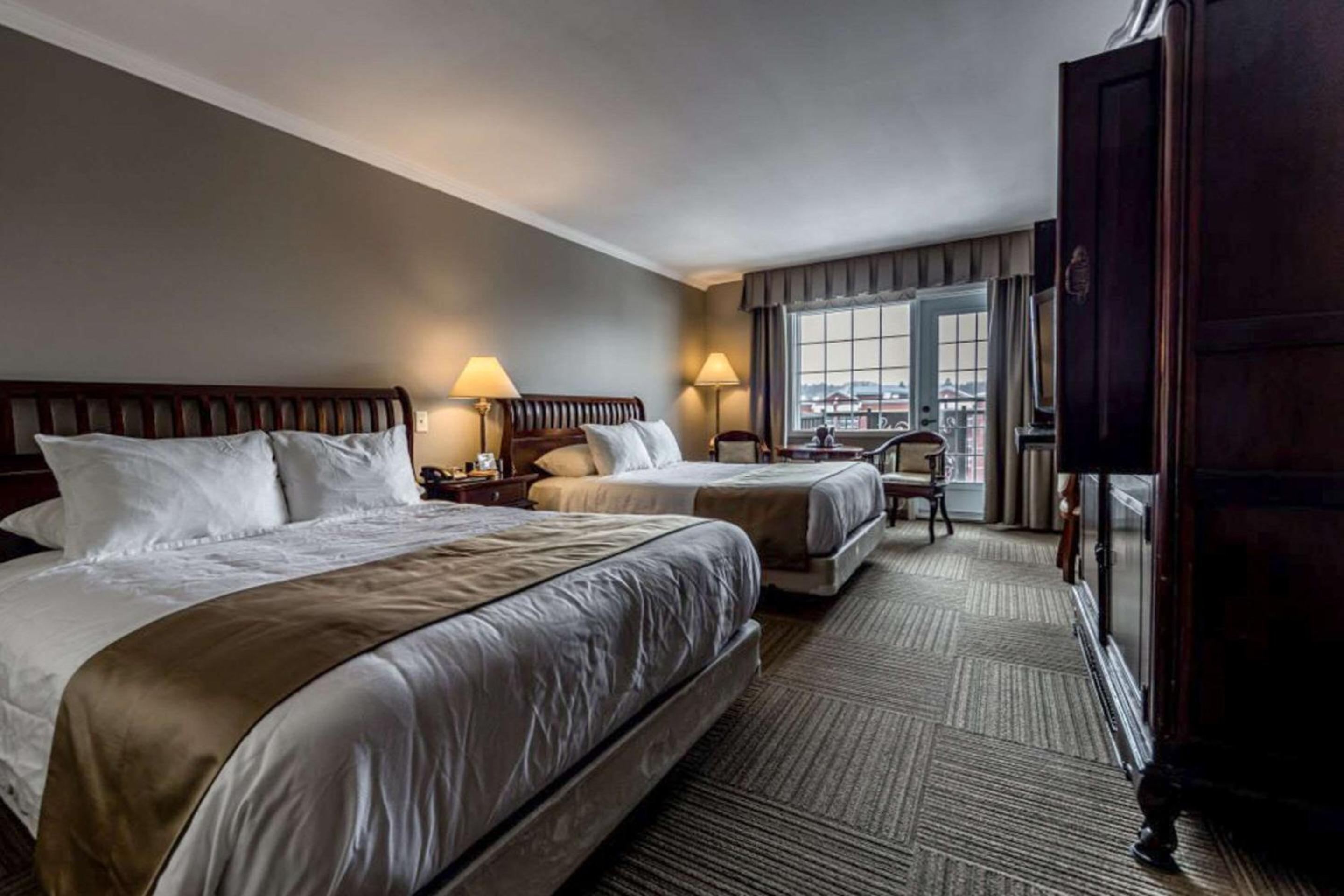 Superior, 2 Queen Beds, Partial Lake View