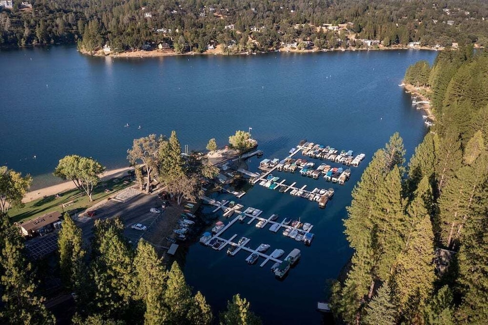 Star of the Mountain - The Star of Your Vacation by Yosemite Region Resorts 24/35