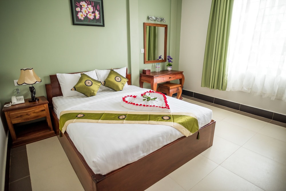 DELUXE, DOUBLE BED