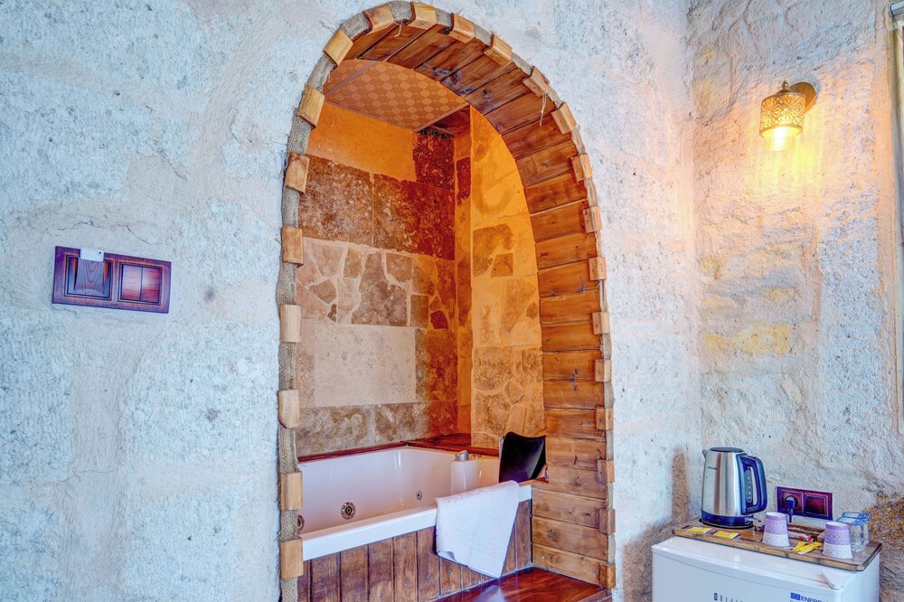Ceran Stone House 5/50