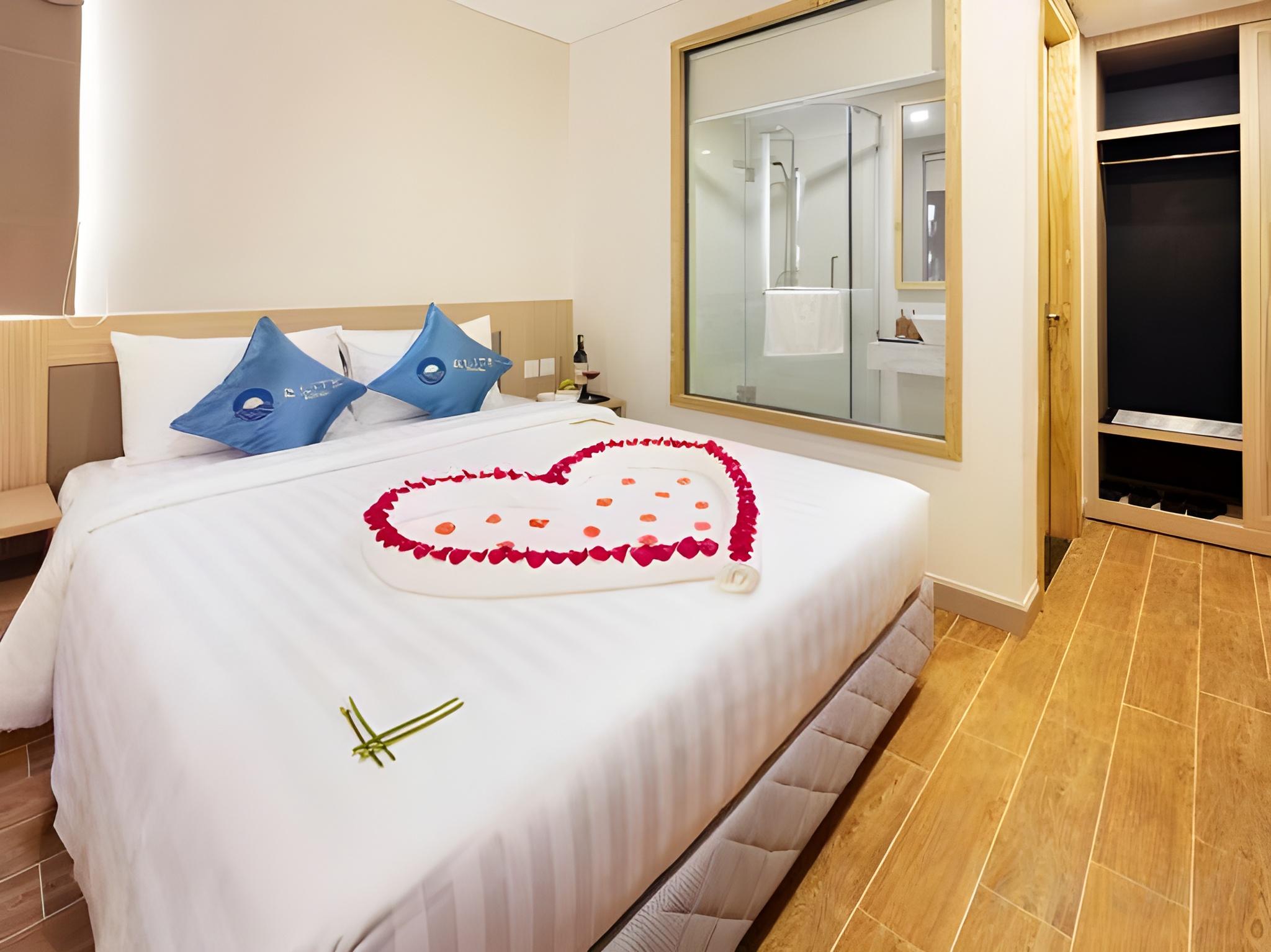 Superior, Double Bed, City View