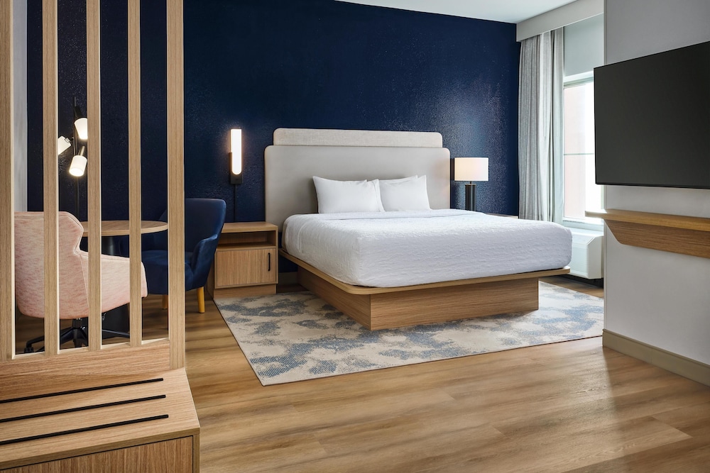 ROOM, KING BED